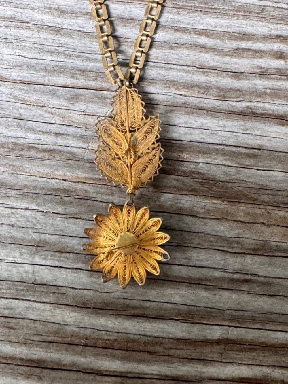 Vintage Gold Tone Filigree Flower Necklace Clear Crystal Floral Drop 18” - Picture 5 of 6
